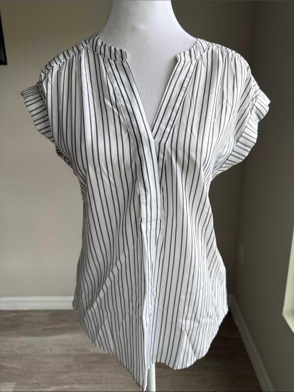 Apt. 9 women’s gray& white striped blouse